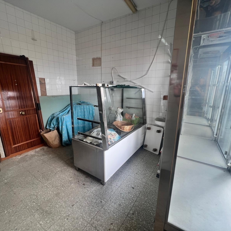 Casa en venta en Yunquera, 2 plantas más azotea, con licencia turística