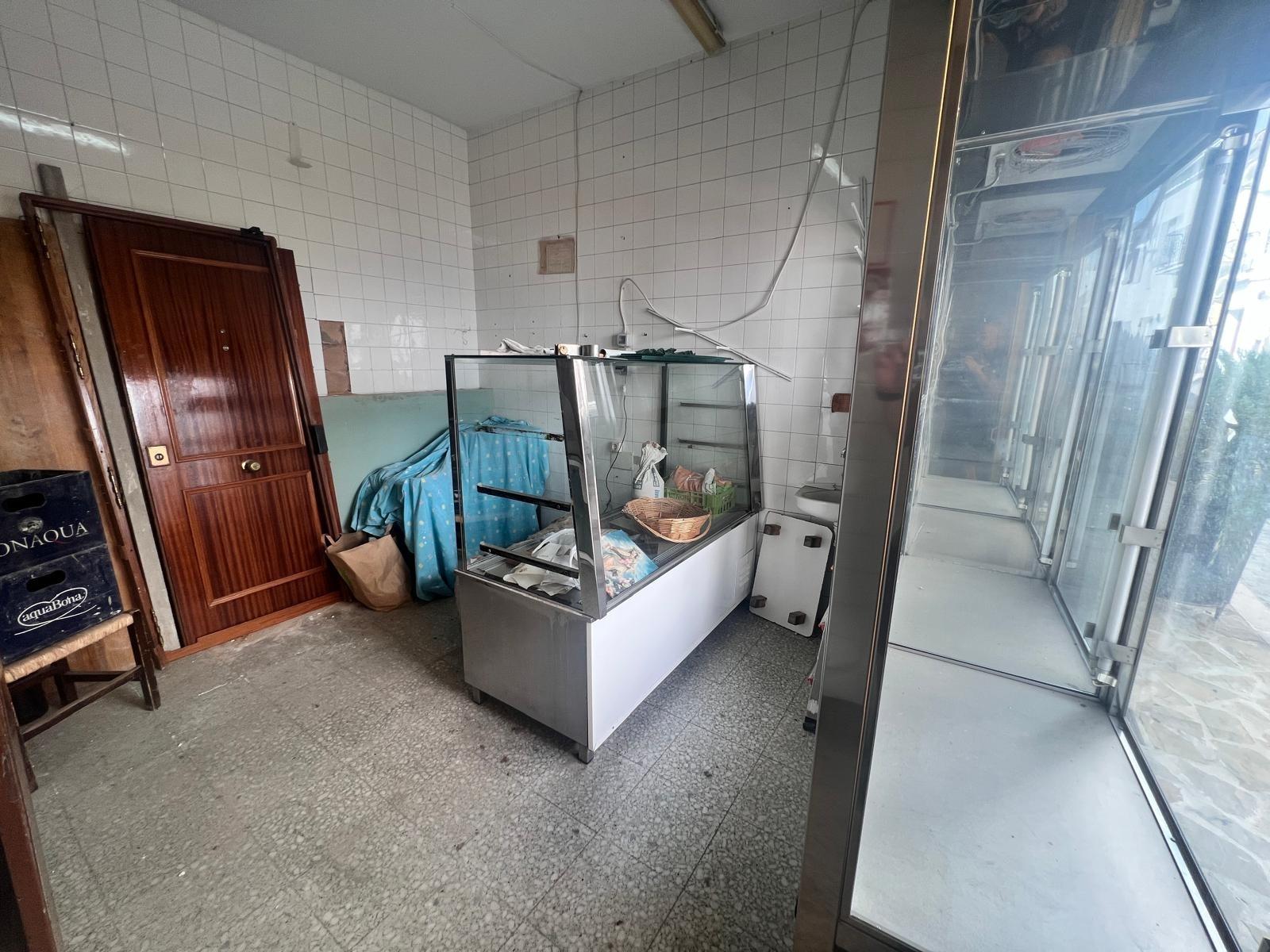 Casa en venta en Yunquera, 2 plantas más azotea, con licencia turística