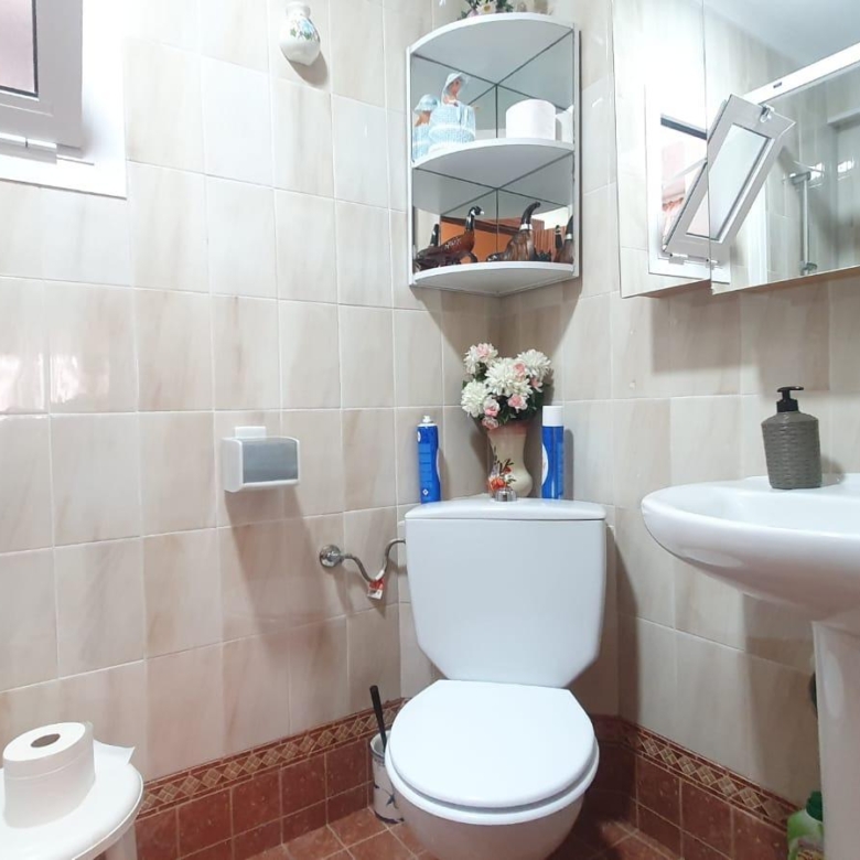 Piso amplio a la venta en barriada de La Luz.