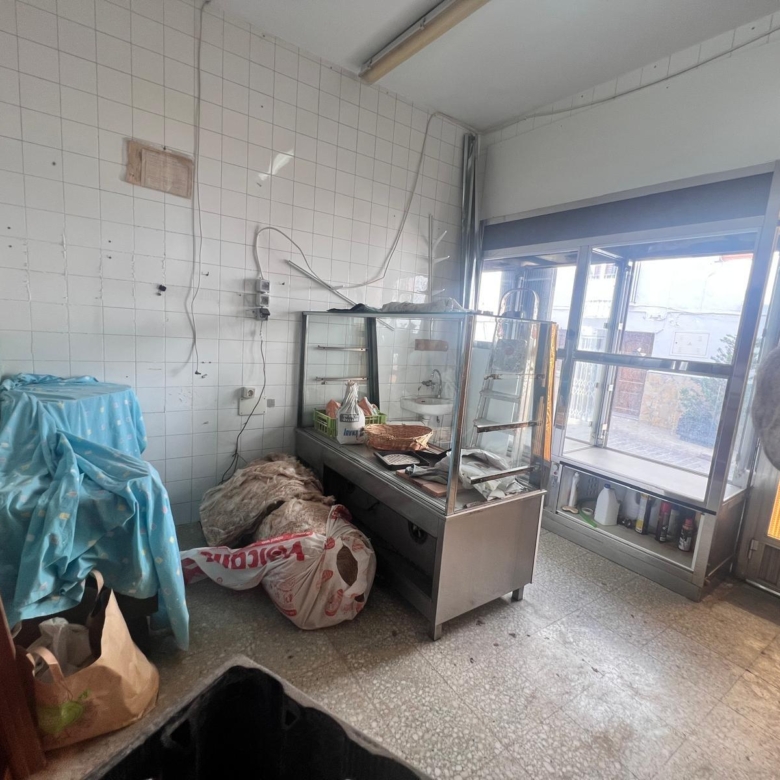 Casa en venta en Yunquera, 2 plantas más azotea, con licencia turística