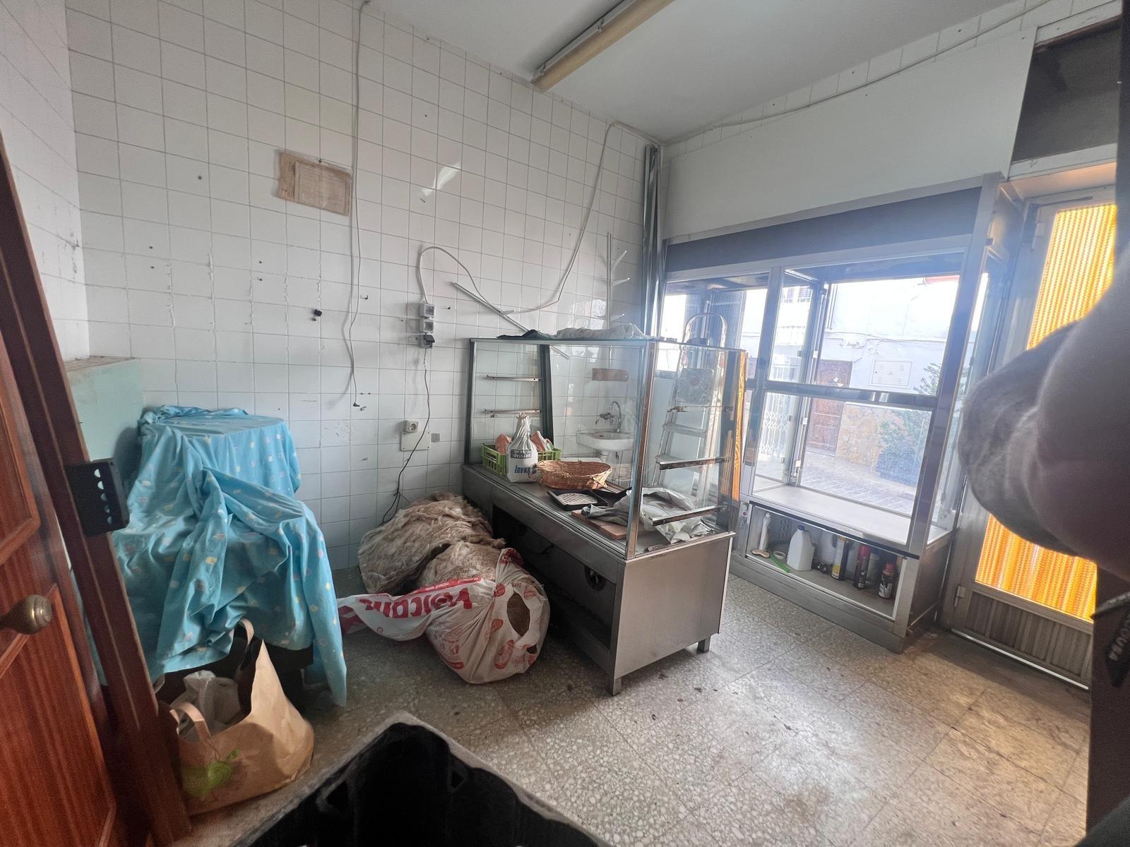Casa en venta en Yunquera, 2 plantas más azotea, con licencia turística