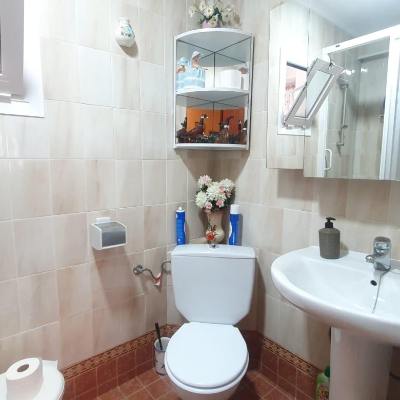 Piso amplio a la venta en barriada de La Luz.