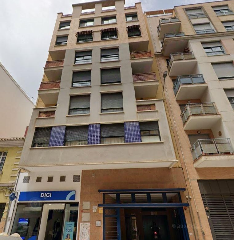 Semi nuevo con garaje centro