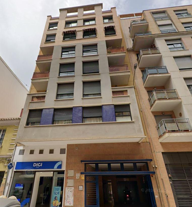 Semi nuevo con garaje centro