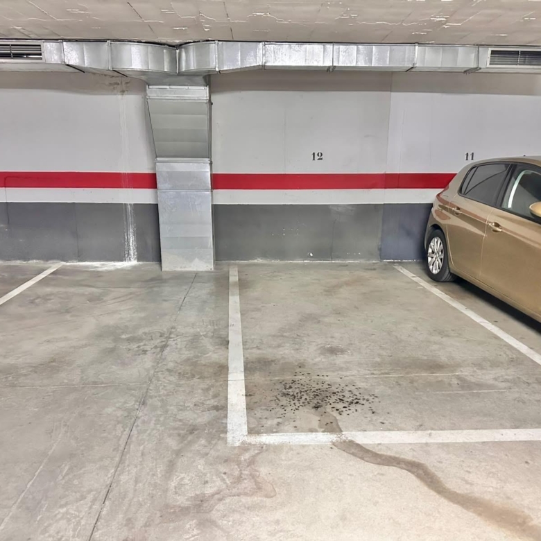 Semi nuevo con garaje centro