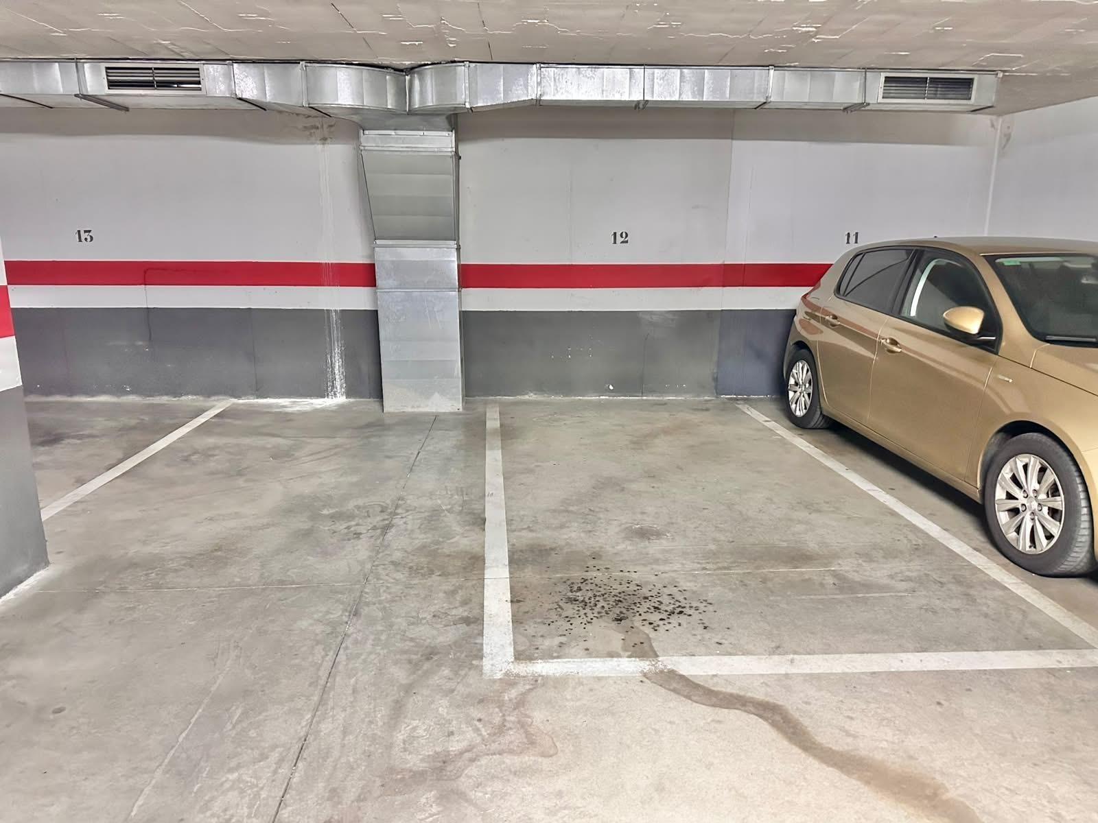 Semi nuevo con garaje centro