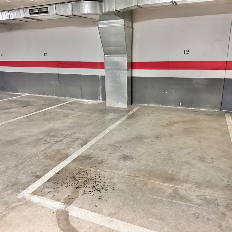 Semi nuevo con garaje centro