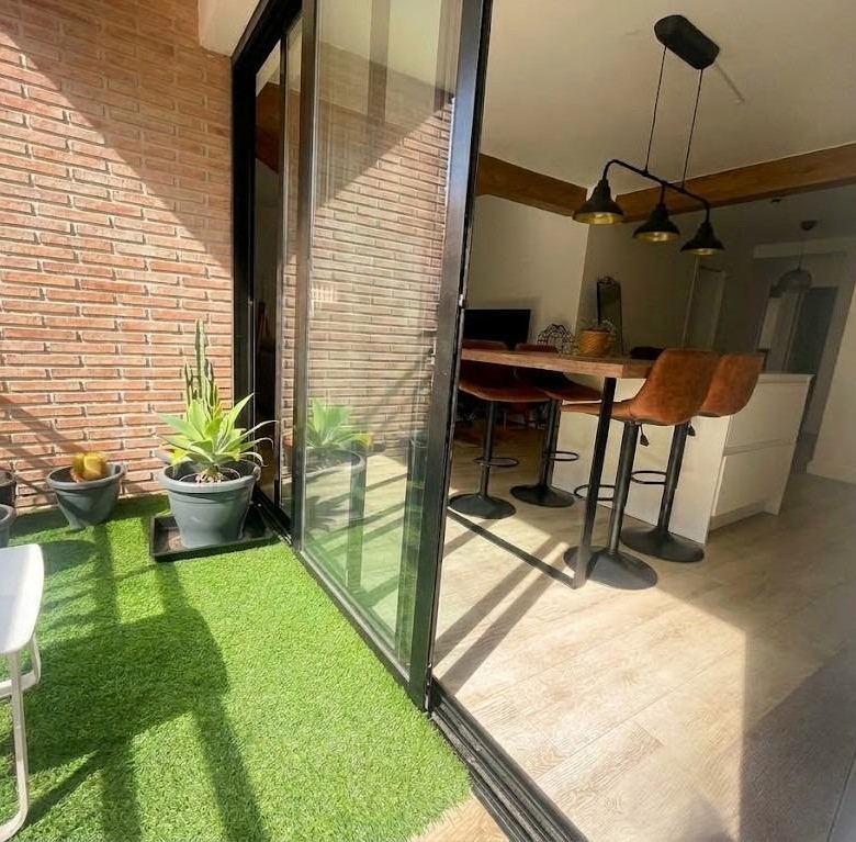 Totalmente reformado con terraza