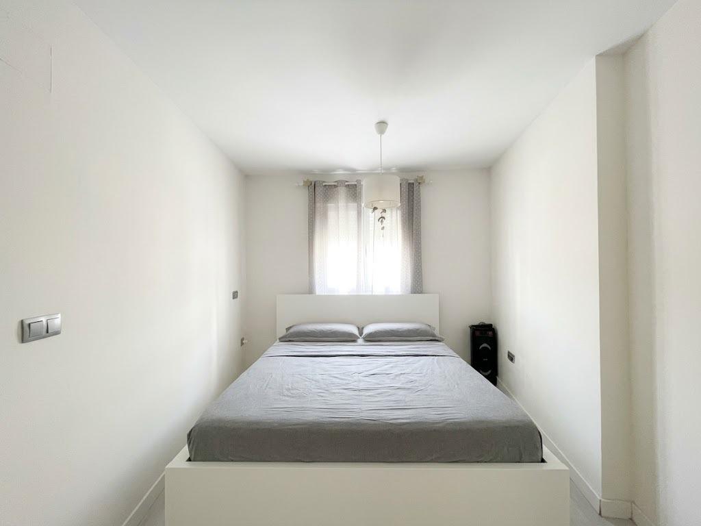 Chalet en venta en Carlos Haya, 4 habitaciones, piscina, sótano y gran terraza