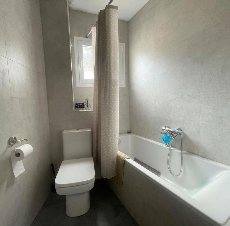 Chalet en venta en Carlos Haya, 4 habitaciones, piscina, sótano y gran terraza