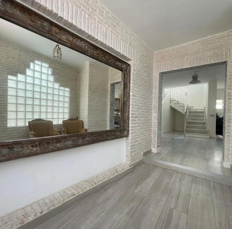 Chalet en venta en Carlos Haya, 4 habitaciones, piscina, sótano y gran terraza