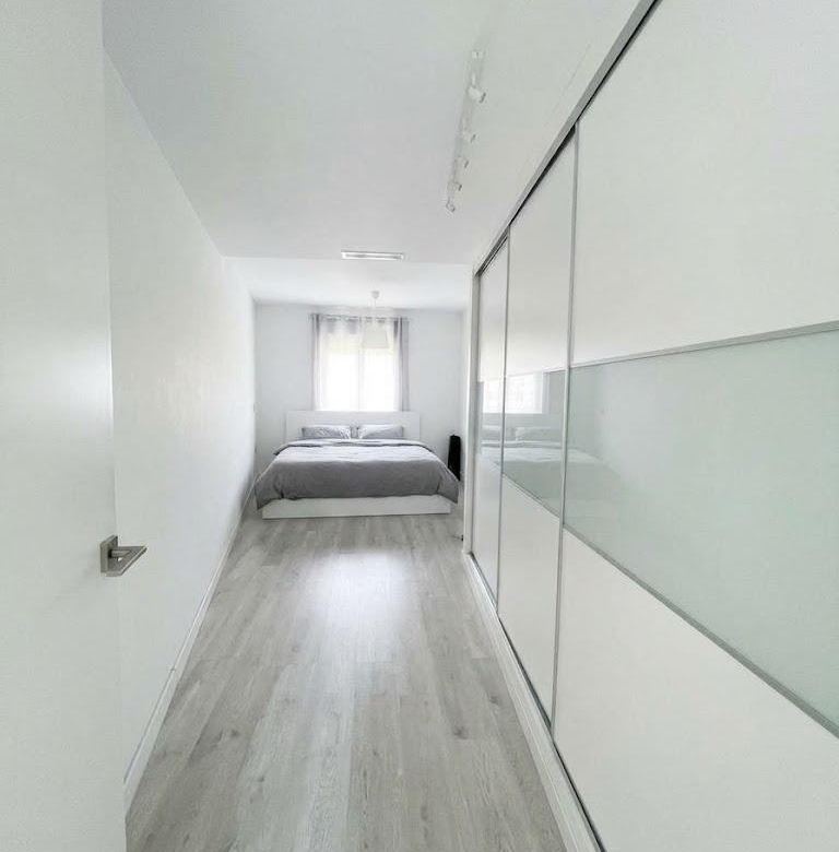 Chalet en venta en Carlos Haya, 4 habitaciones, piscina, sótano y gran terraza