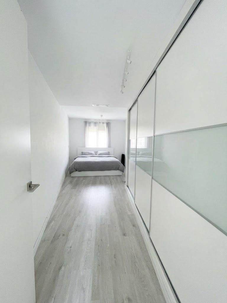 Chalet en venta en Carlos Haya, 4 habitaciones, piscina, sótano y gran terraza