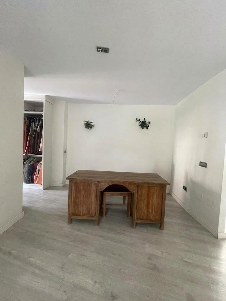 Chalet en venta en Carlos Haya, 4 habitaciones, piscina, sótano y gran terraza