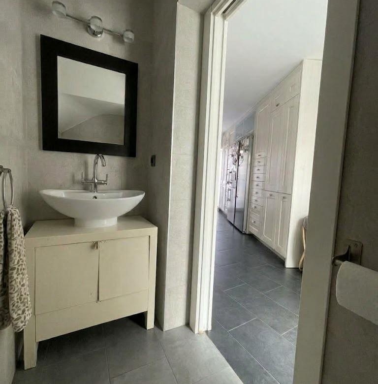 Chalet en venta en Carlos Haya, 4 habitaciones, piscina, sótano y gran terraza