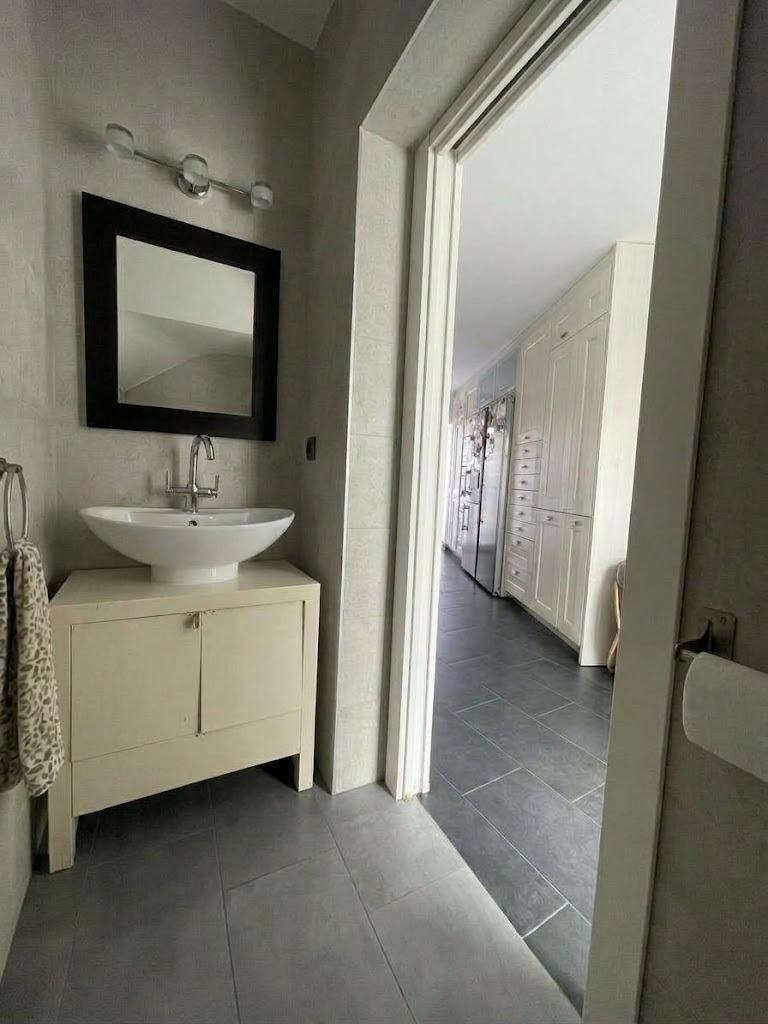 Chalet en venta en Carlos Haya, 4 habitaciones, piscina, sótano y gran terraza
