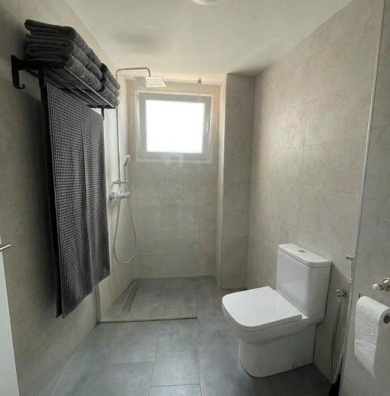 Chalet en venta en Carlos Haya, 4 habitaciones, piscina, sótano y gran terraza