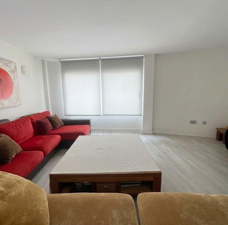 Chalet en venta en Carlos Haya, 4 habitaciones, piscina, sótano y gran terraza