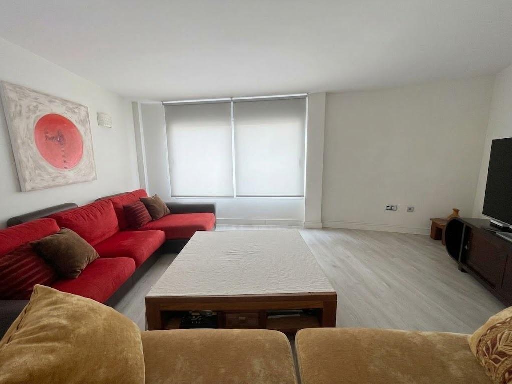 Chalet en venta en Carlos Haya, 4 habitaciones, piscina, sótano y gran terraza