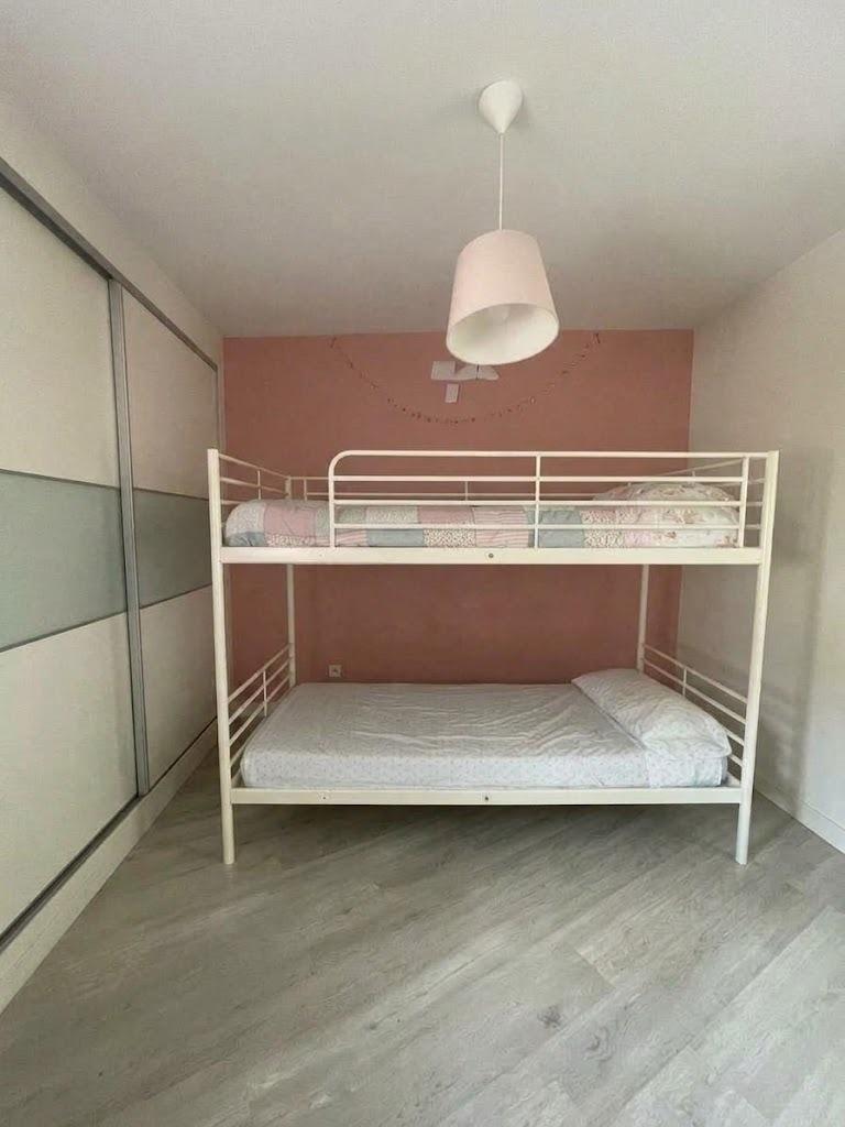 Chalet en venta en Carlos Haya, 4 habitaciones, piscina, sótano y gran terraza