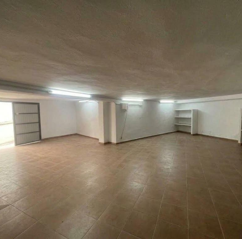 Chalet en venta en Carlos Haya, 4 habitaciones, piscina, sótano y gran terraza