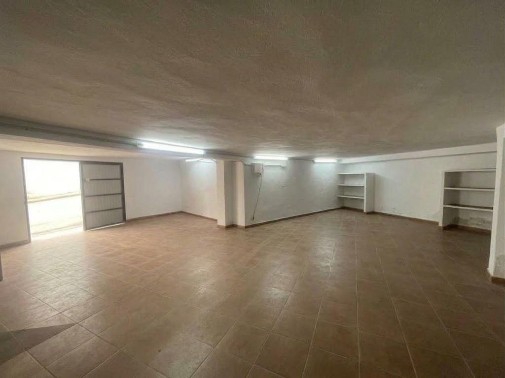 Chalet en venta en Carlos Haya, 4 habitaciones, piscina, sótano y gran terraza
