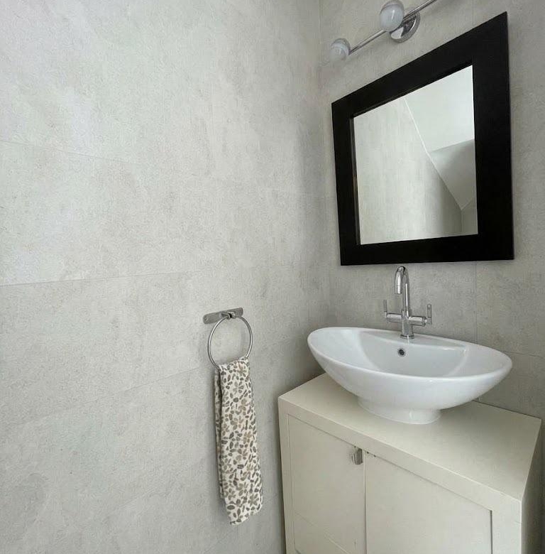 Chalet en venta en Carlos Haya, 4 habitaciones, piscina, sótano y gran terraza