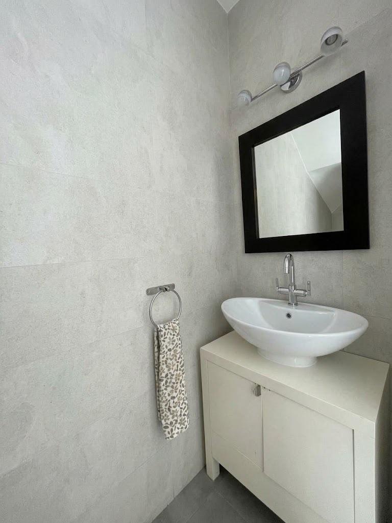 Chalet en venta en Carlos Haya, 4 habitaciones, piscina, sótano y gran terraza