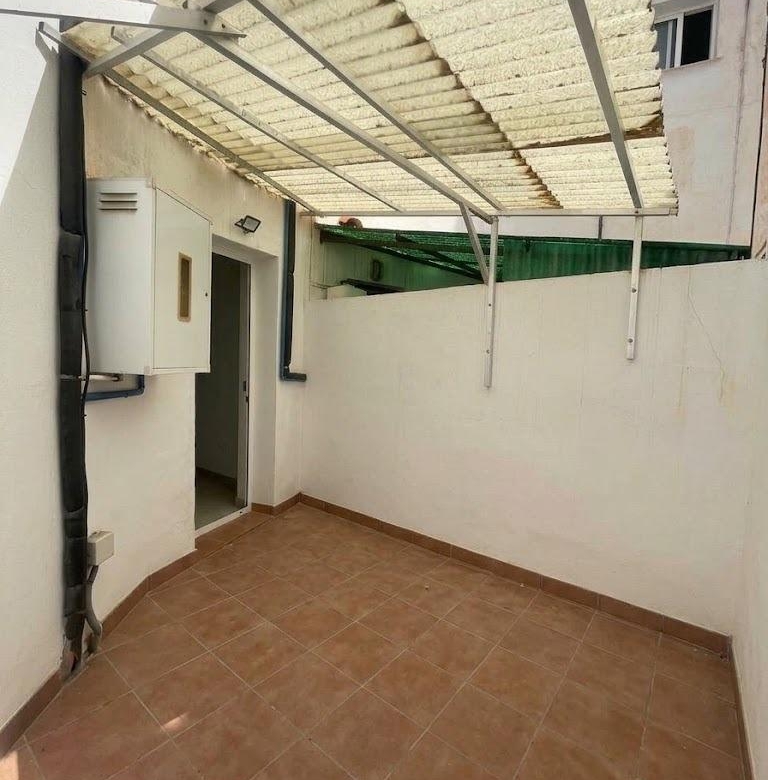 Chalet en venta en Carlos Haya, 4 habitaciones, piscina, sótano y gran terraza