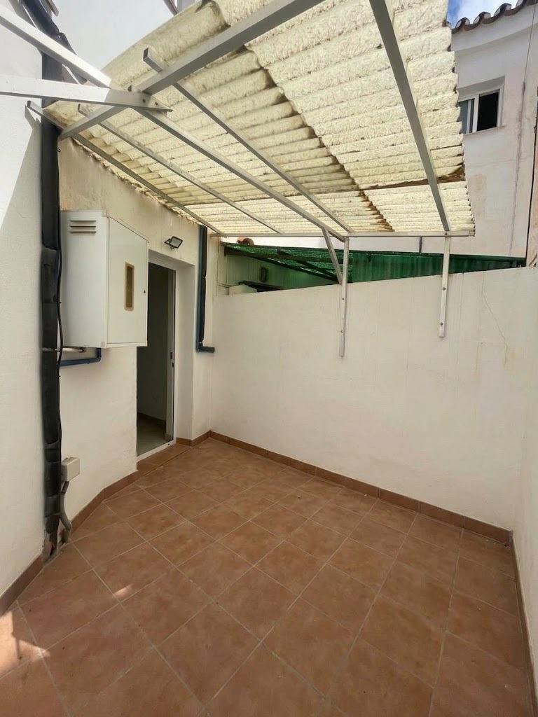 Chalet en venta en Carlos Haya, 4 habitaciones, piscina, sótano y gran terraza