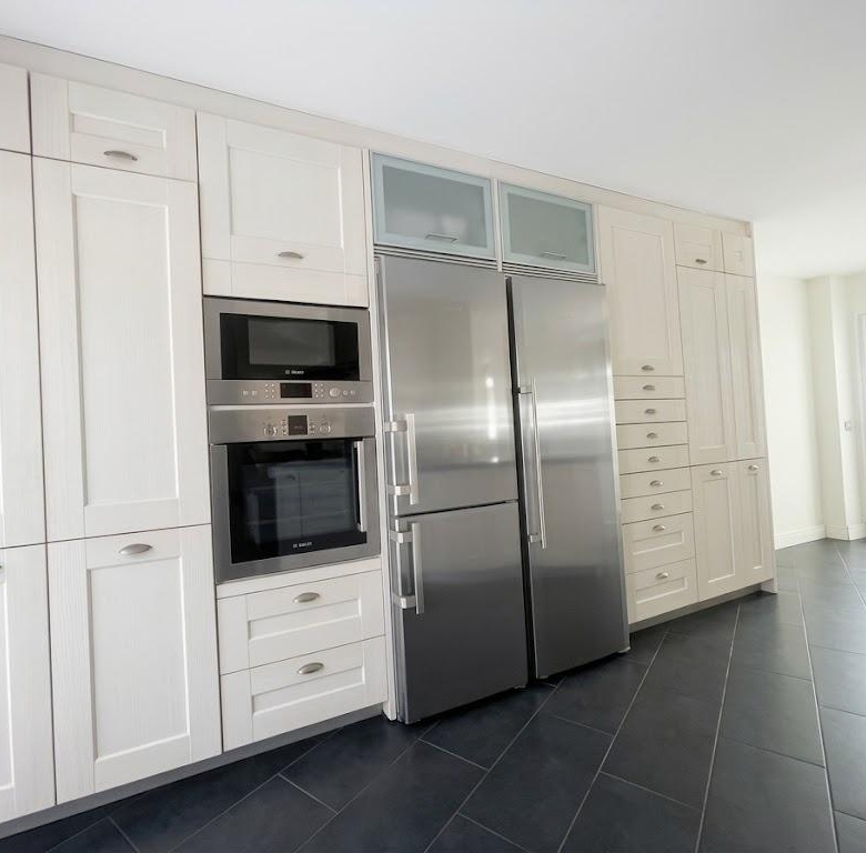 Chalet en venta en Carlos Haya, 4 habitaciones, piscina, sótano y gran terraza
