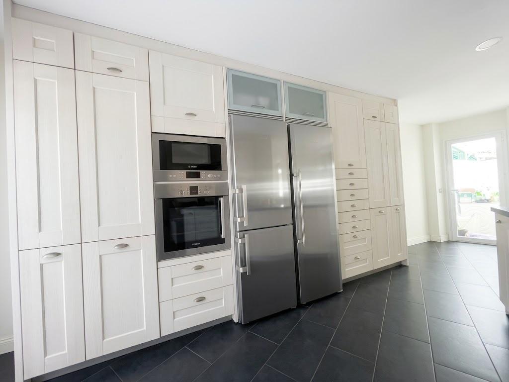 Chalet en venta en Carlos Haya, 4 habitaciones, piscina, sótano y gran terraza