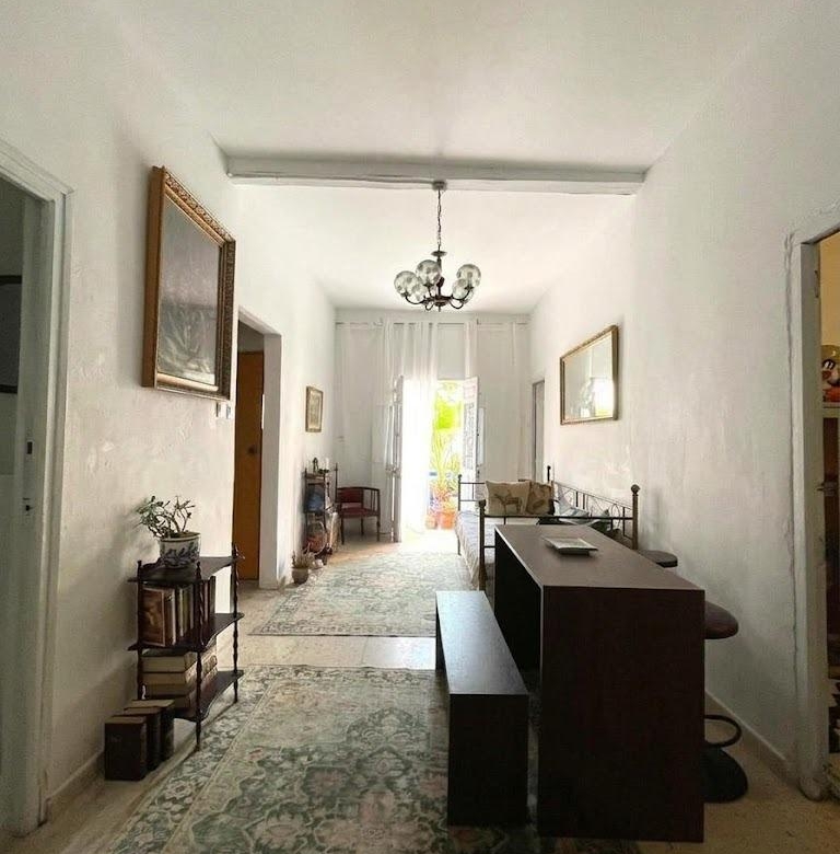 Casa en venta en Ciudad Jardín, 4 habitaciones, gran terraza de 72m² con piscina, en una única planta.