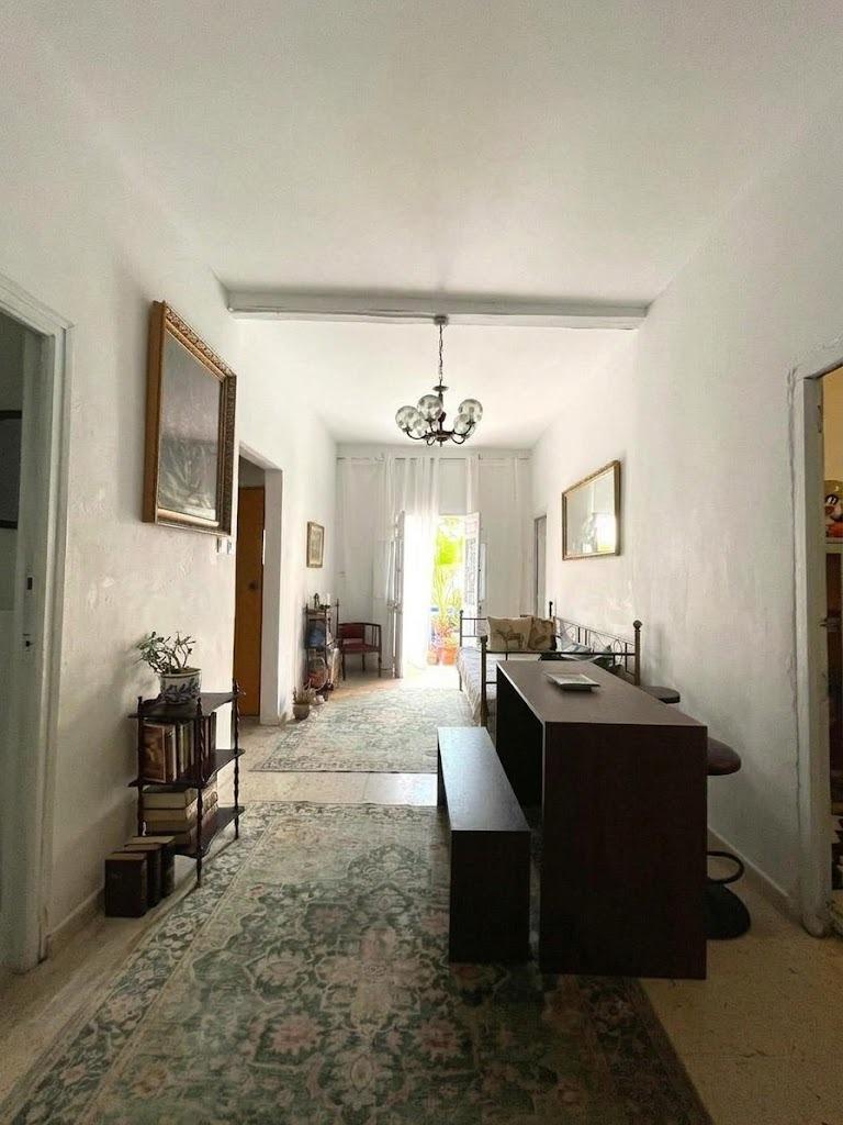 Casa en venta en Ciudad Jardín, 4 habitaciones, gran terraza de 72m² con piscina, en una única planta.