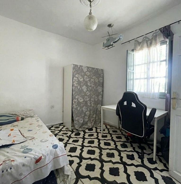 Casa en venta en Ciudad Jardín, 4 habitaciones, gran terraza de 72m² con piscina, en una única planta.