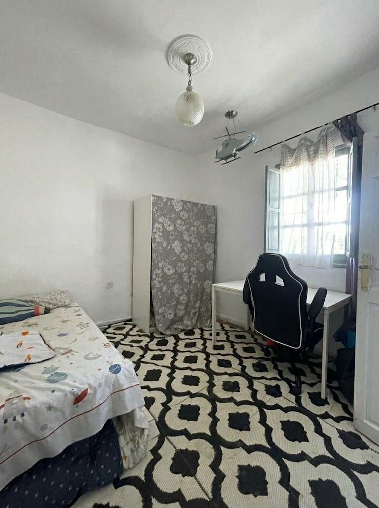 Casa en venta en Ciudad Jardín, 4 habitaciones, gran terraza de 72m² con piscina, en una única planta.
