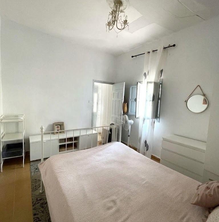 Casa en venta en Ciudad Jardín, 4 habitaciones, gran terraza de 72m² con piscina, en una única planta.