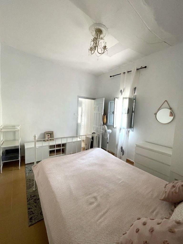 Casa en venta en Ciudad Jardín, 4 habitaciones, gran terraza de 72m² con piscina, en una única planta.