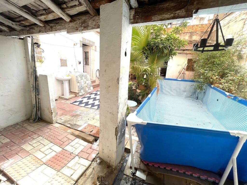 Casa en venta en Ciudad Jardín, 4 habitaciones, gran terraza de 72m² con piscina, en una única planta.