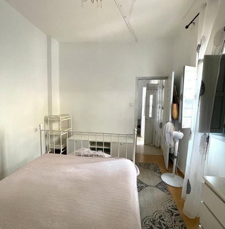 Casa en venta en Ciudad Jardín, 4 habitaciones, gran terraza de 72m² con piscina, en una única planta.