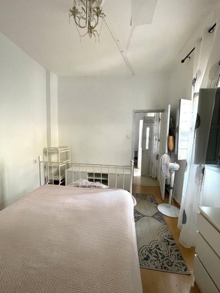 Casa en venta en Ciudad Jardín, 4 habitaciones, gran terraza de 72m² con piscina, en una única planta.