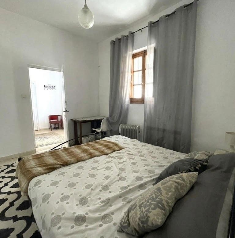 Casa en venta en Ciudad Jardín, 4 habitaciones, gran terraza de 72m² con piscina, en una única planta.