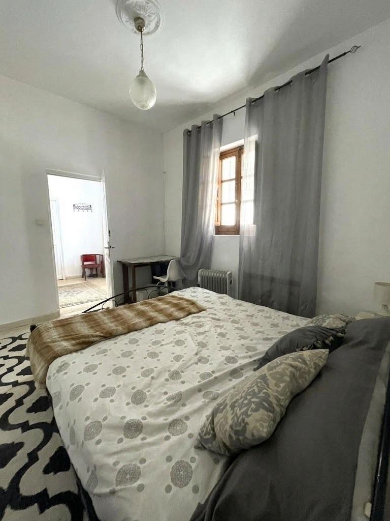 Casa en venta en Ciudad Jardín, 4 habitaciones, gran terraza de 72m² con piscina, en una única planta.