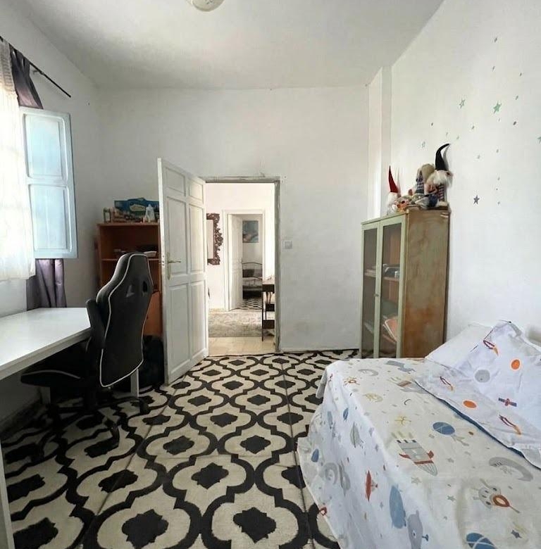 Casa en venta en Ciudad Jardín, 4 habitaciones, gran terraza de 72m² con piscina, en una única planta.