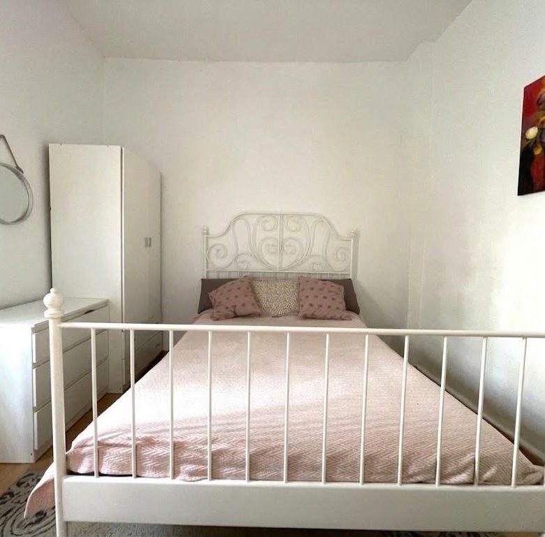 Casa en venta en Ciudad Jardín, 4 habitaciones, gran terraza de 72m² con piscina, en una única planta.