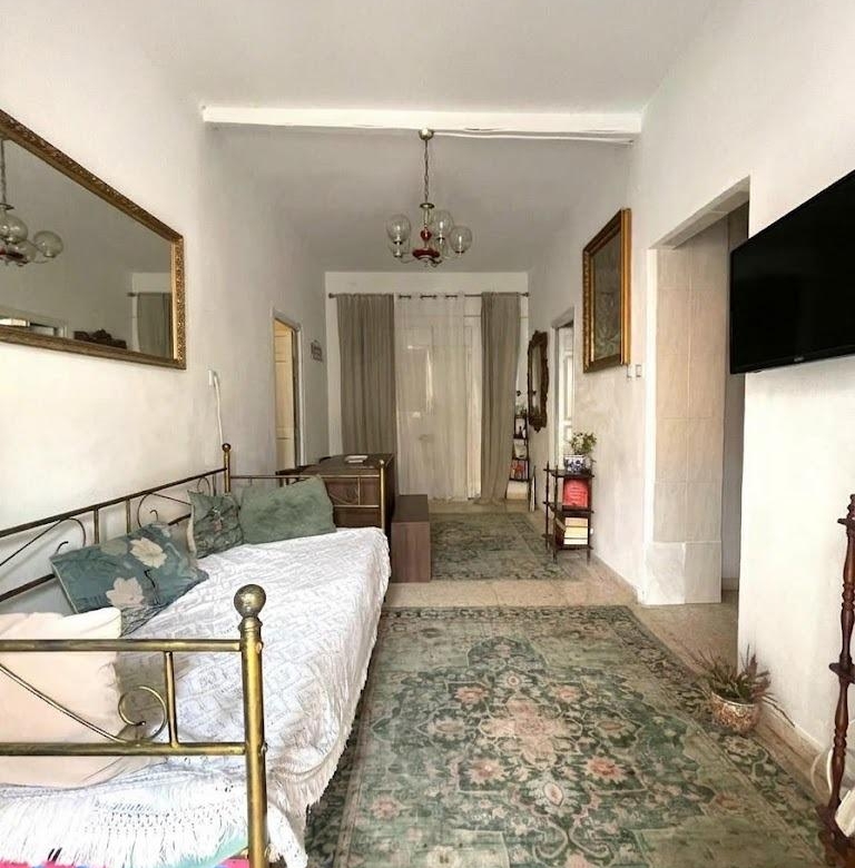 Casa en venta en Ciudad Jardín, 4 habitaciones, gran terraza de 72m² con piscina, en una única planta.