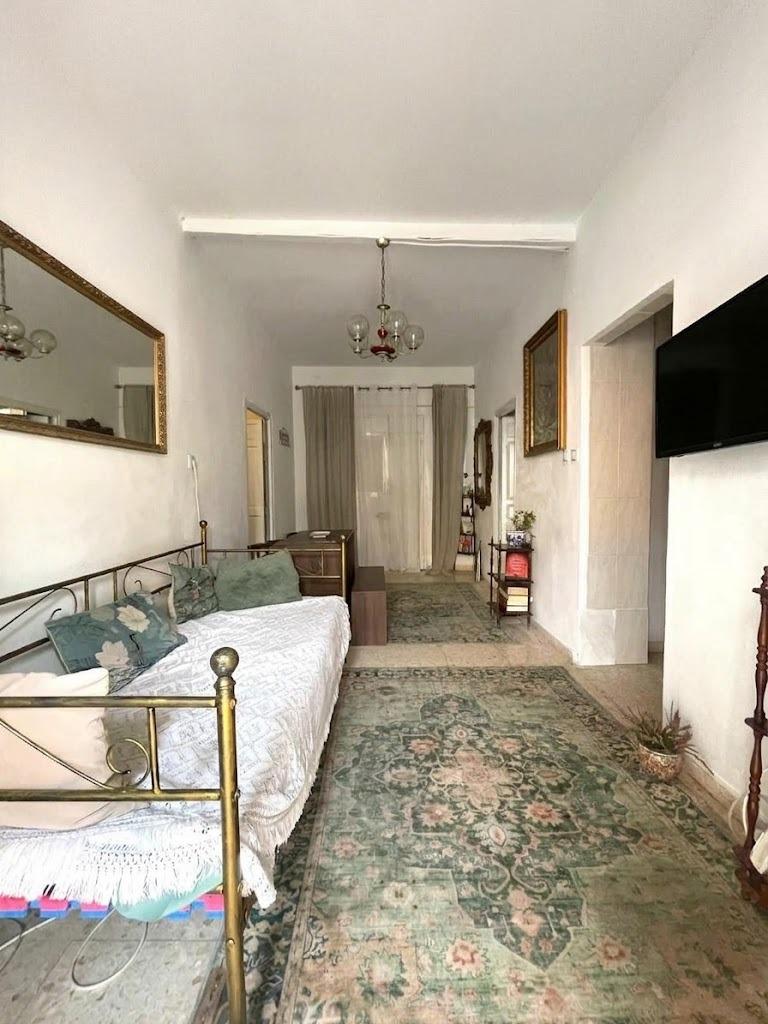 Casa en venta en Ciudad Jardín, 4 habitaciones, gran terraza de 72m² con piscina, en una única planta.