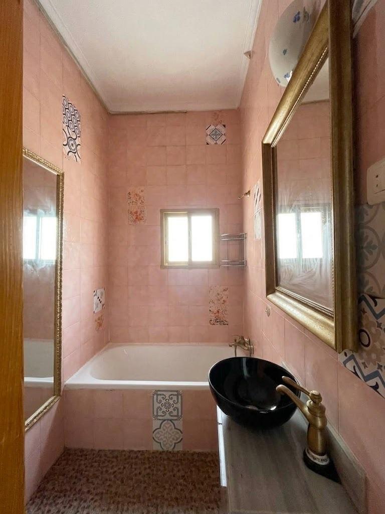 Casa en venta en Ciudad Jardín, 4 habitaciones, gran terraza de 72m² con piscina, en una única planta.