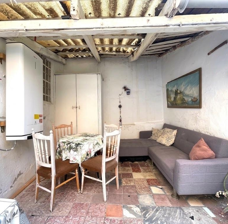Casa en venta en Ciudad Jardín, 4 habitaciones, gran terraza de 72m² con piscina, en una única planta.