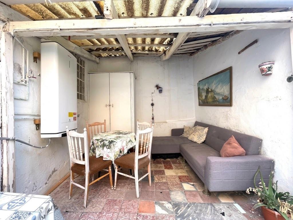 Casa en venta en Ciudad Jardín, 4 habitaciones, gran terraza de 72m² con piscina, en una única planta.